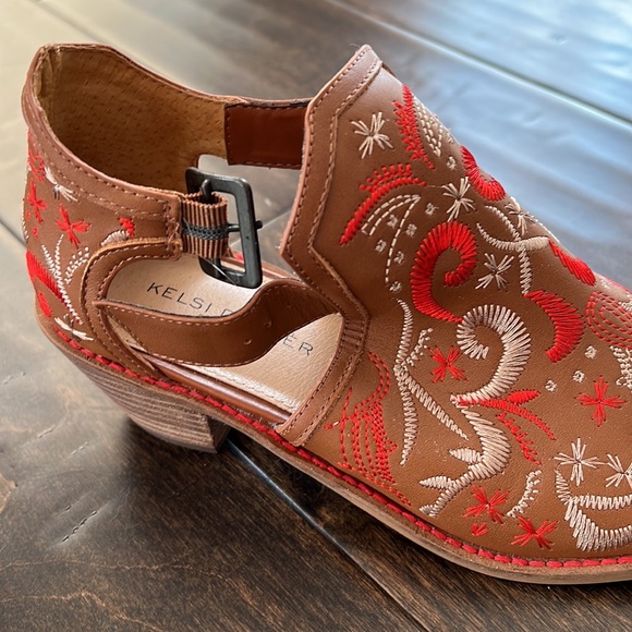 Brand new booties - Picture 2 of 6